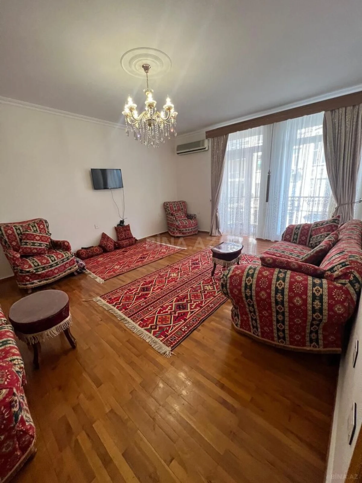 Kirayə verilir 3 otaqlı mənzil 130 m²