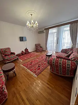 Kirayə verilir 3 otaqlı mənzil 130 m²