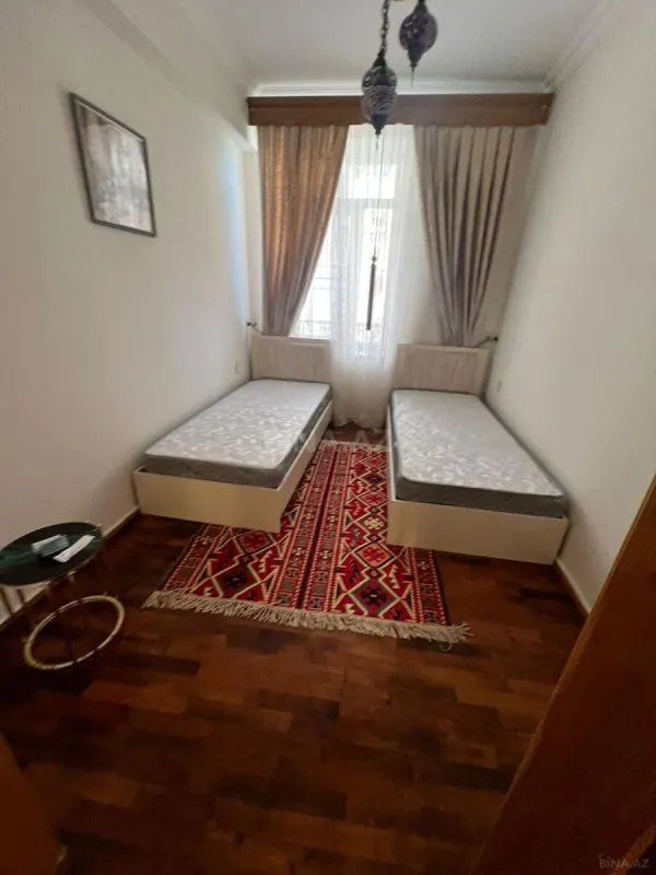 Kirayə verilir 3 otaqlı mənzil 130 m²