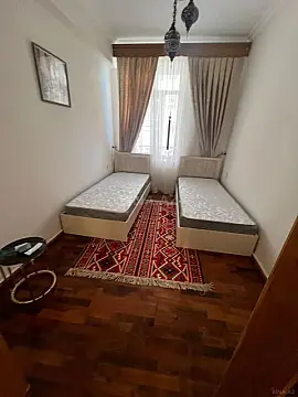 Kirayə verilir 3 otaqlı mənzil 130 m²