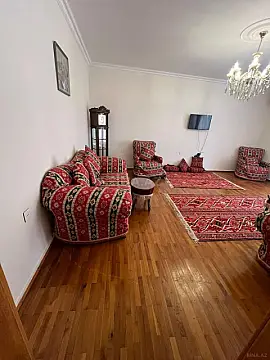 Kirayə verilir 3 otaqlı mənzil 130 m²