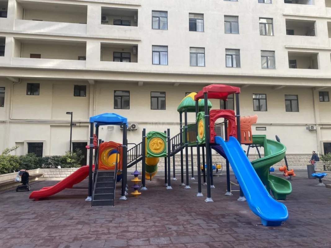Satılır 3 otaqlı mənzil 142 m²