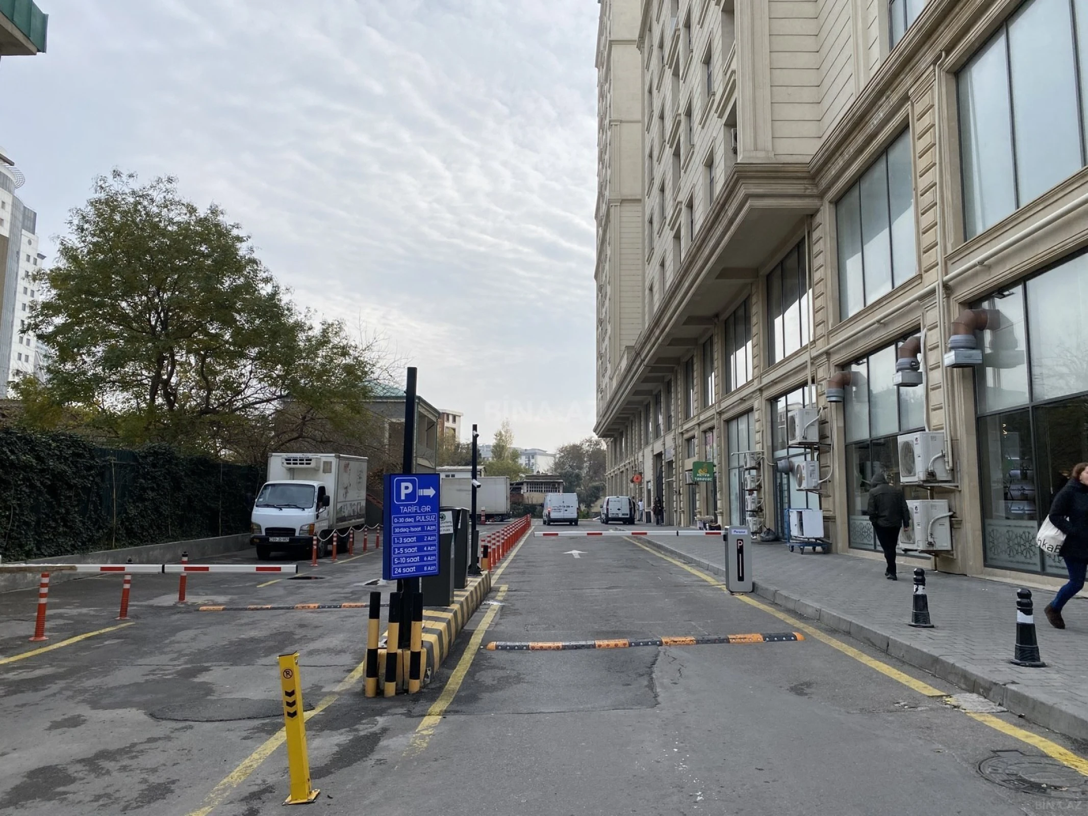 Satılır 3 otaqlı mənzil 142 m²