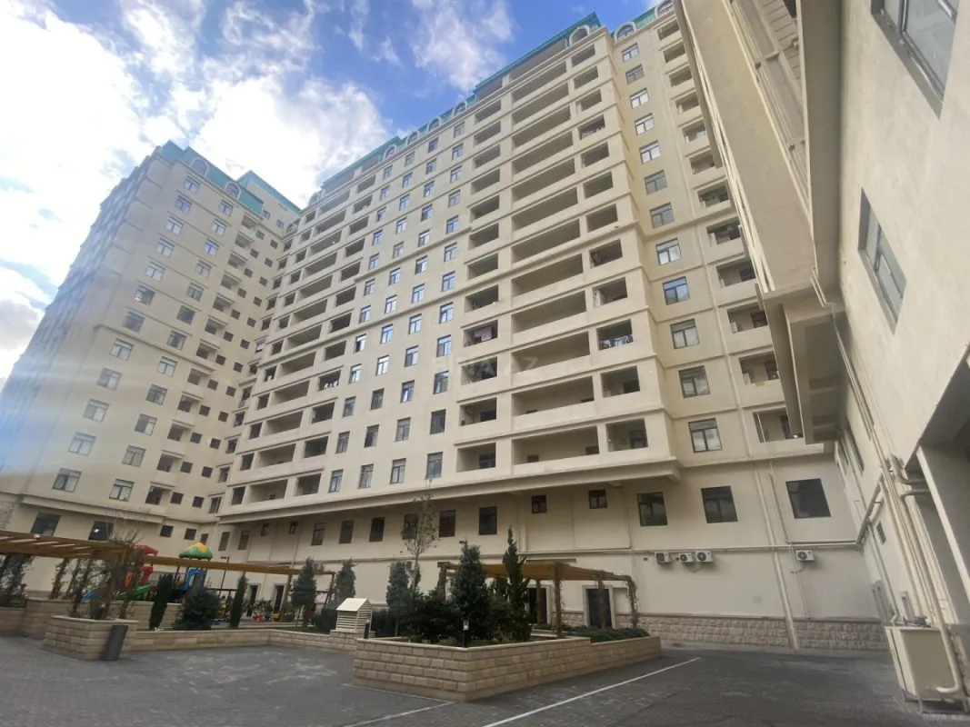 Satılır 3 otaqlı mənzil 142 m²