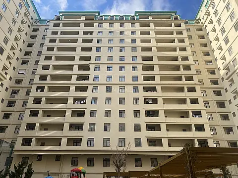 Satılır 3 otaqlı mənzil 142 m²