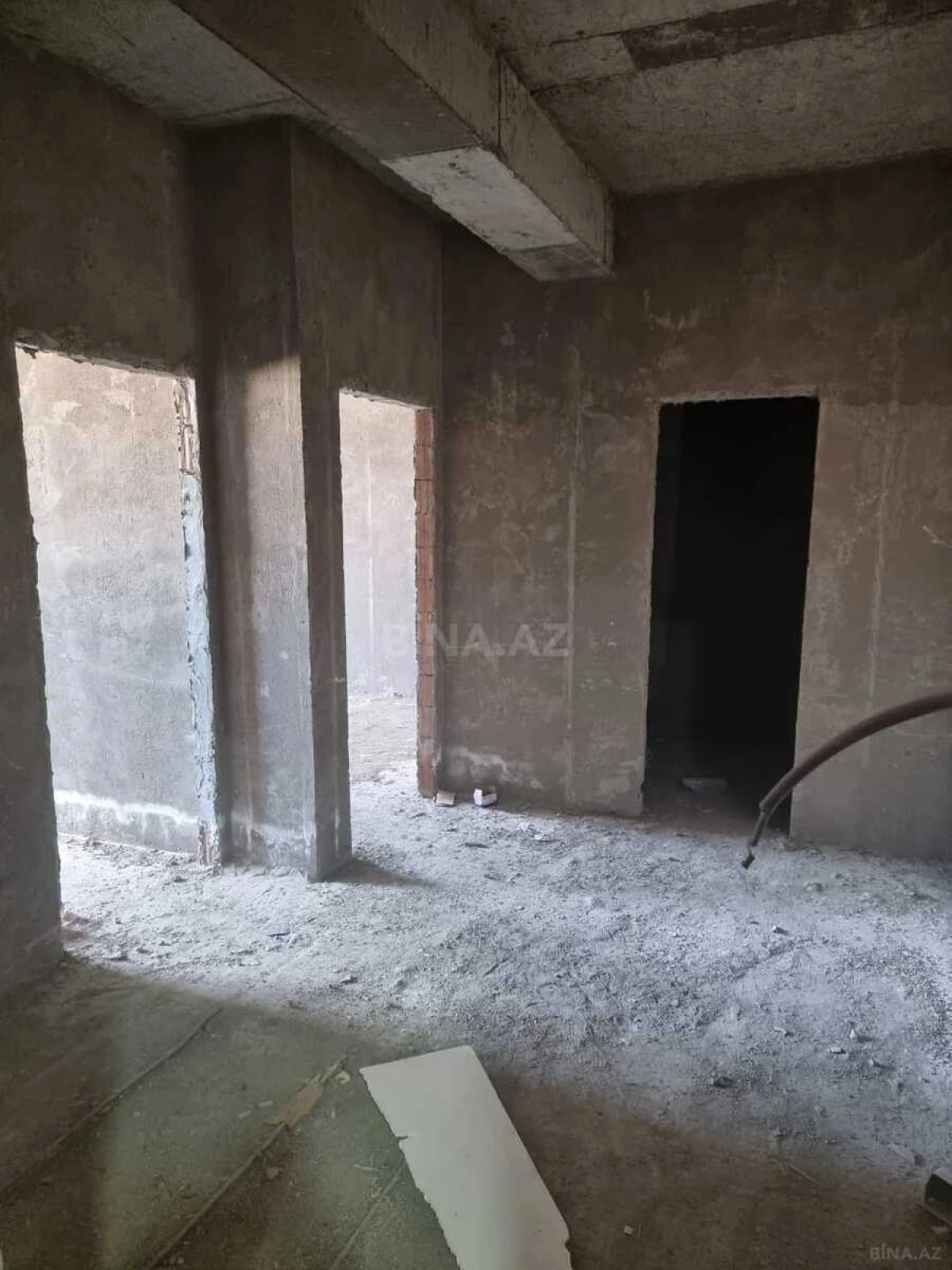 Satılır 2 otaqlı mənzil 98 m²