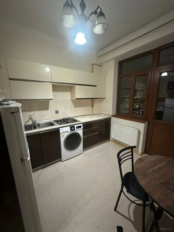 Kirayə verilir 2 otaqlı mənzil 71 m²