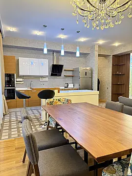 Kirayə verilir 3 otaqlı mənzil 135 m² — Bakı, Nizami 3 otaq 135.00 m²