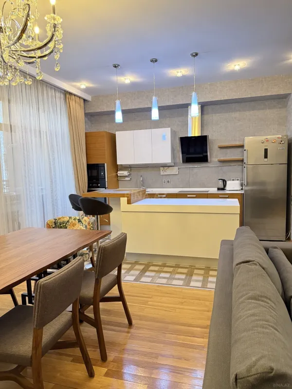 Kirayə verilir 3 otaqlı mənzil 135 m²