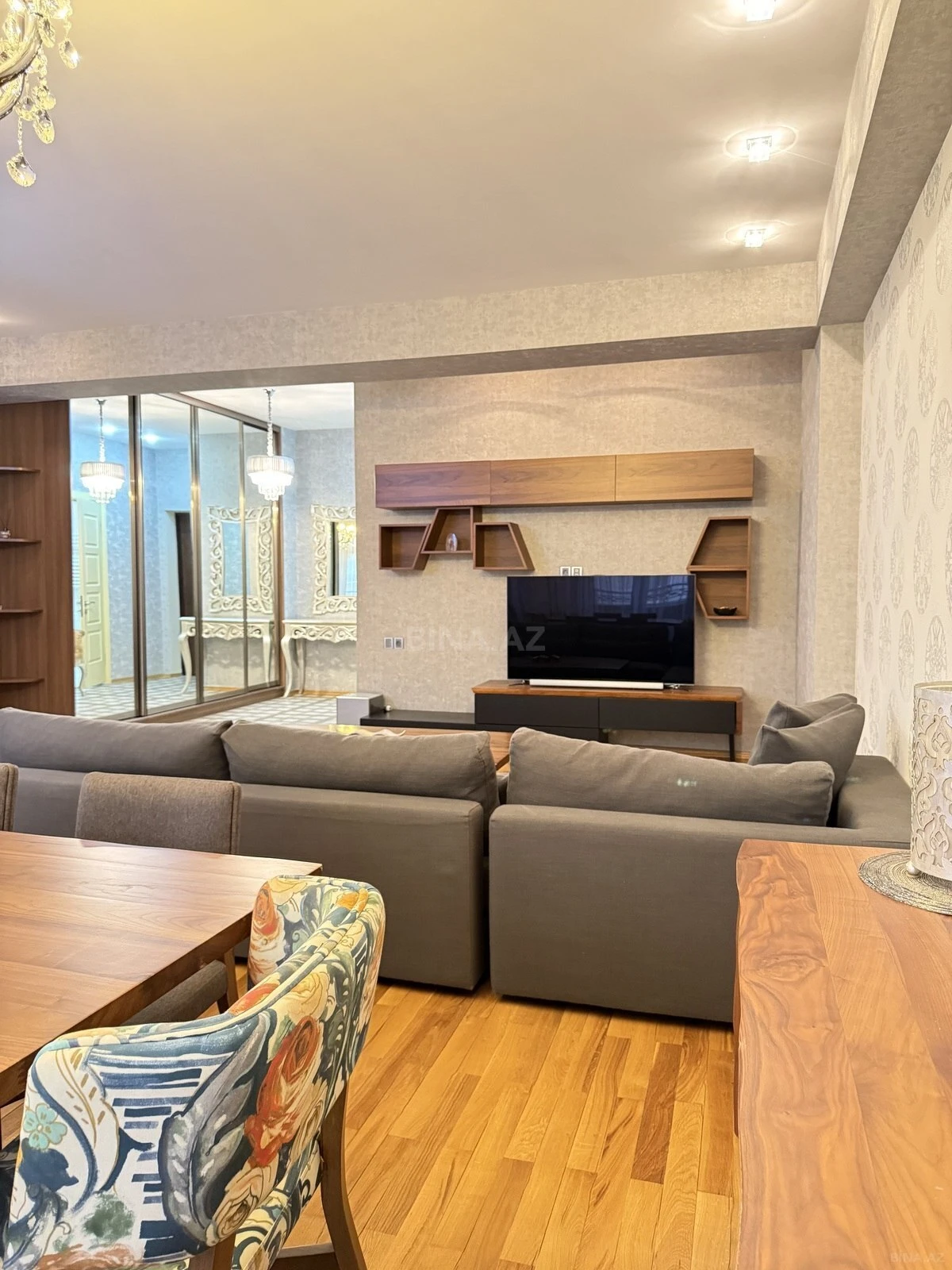 Kirayə verilir 3 otaqlı mənzil 135 m²