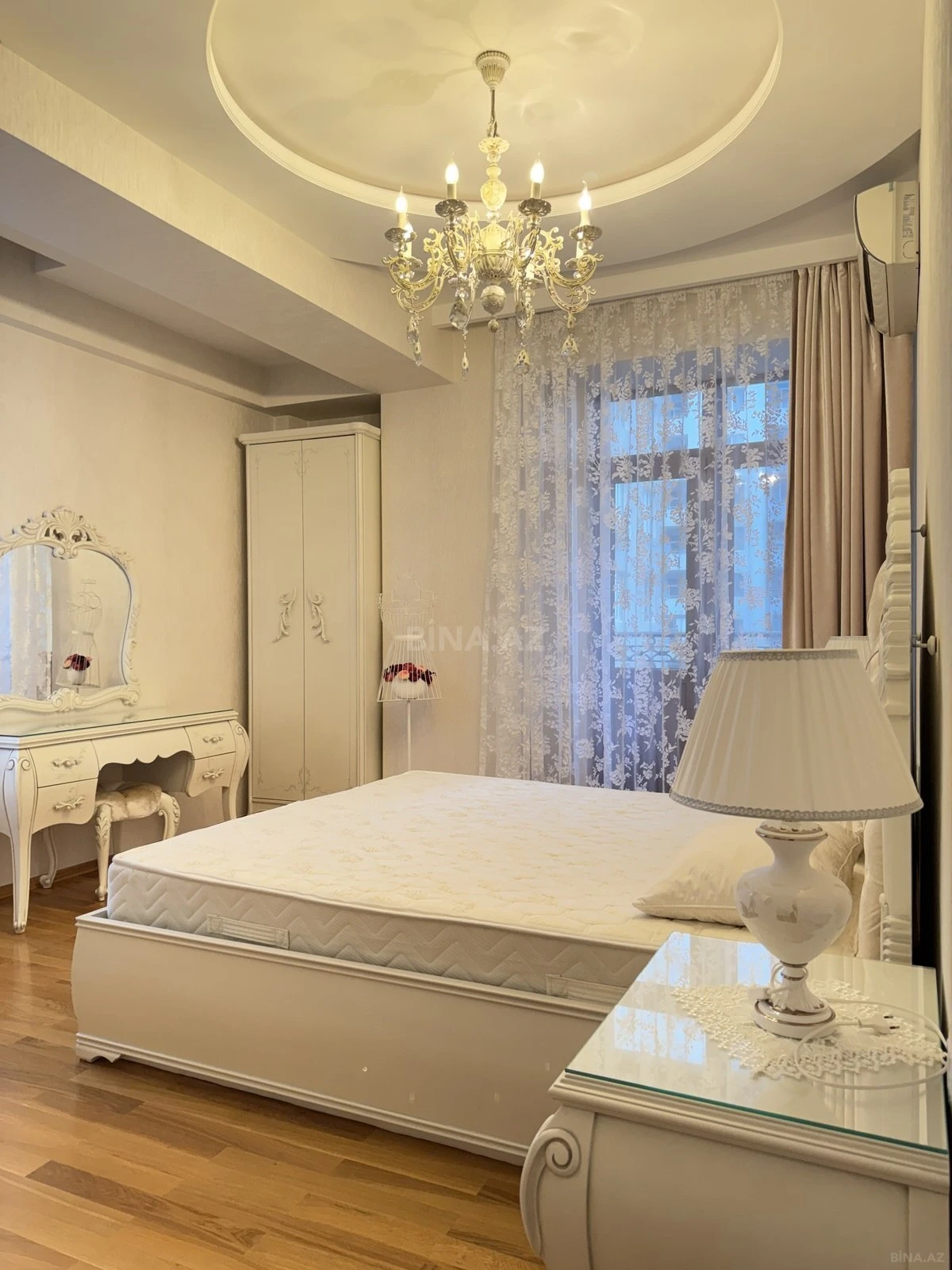 Kirayə verilir 3 otaqlı mənzil 135 m²