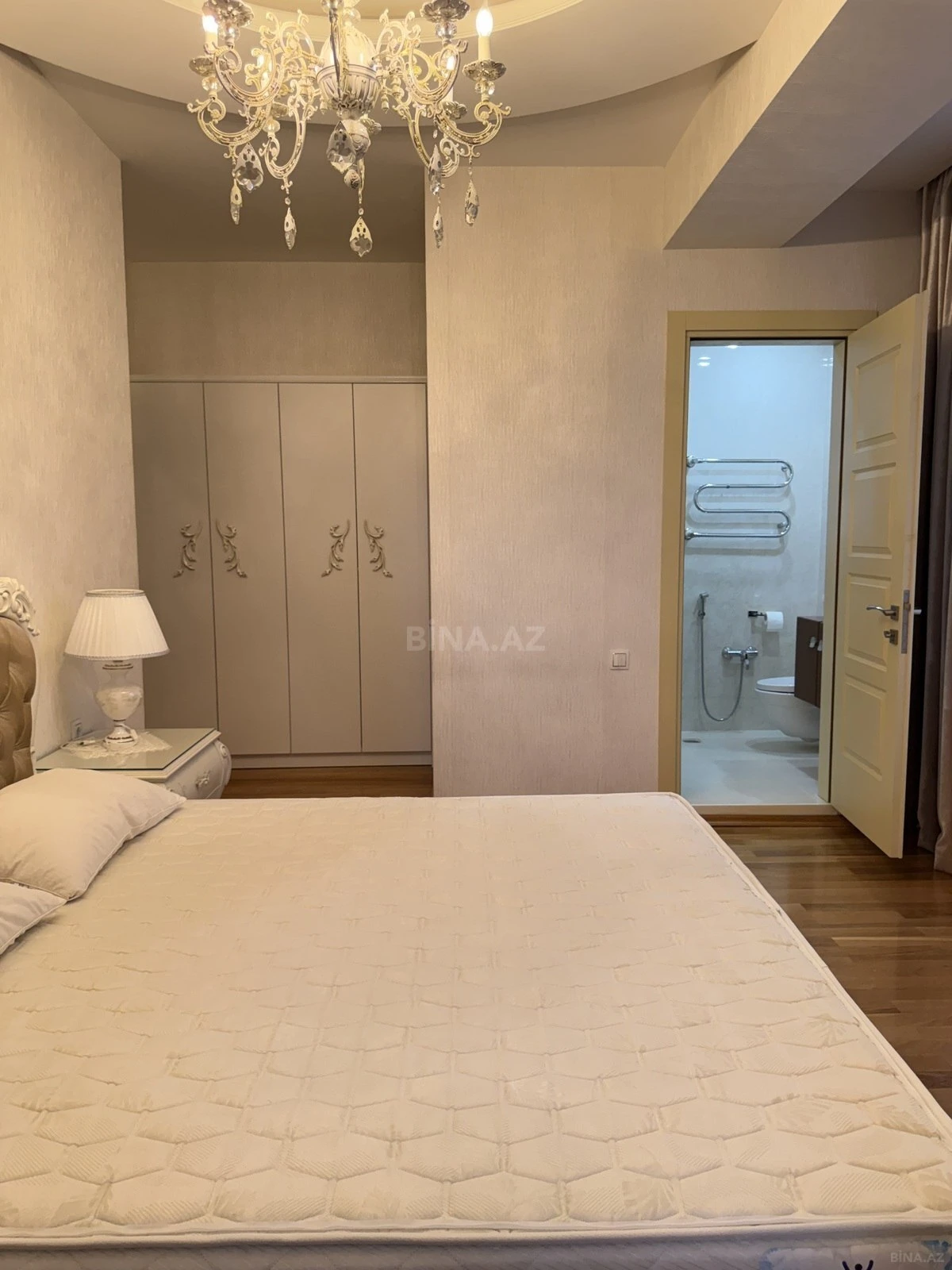 Kirayə verilir 3 otaqlı mənzil 135 m²