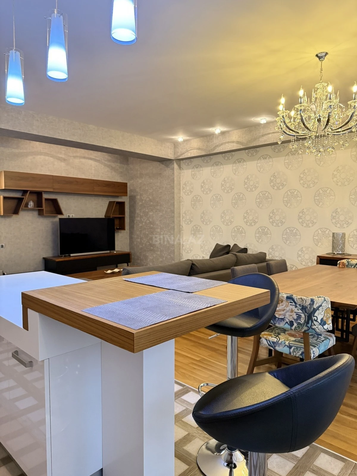 Kirayə verilir 3 otaqlı mənzil 135 m²