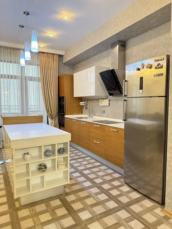 Kirayə verilir 3 otaqlı mənzil 135 m²