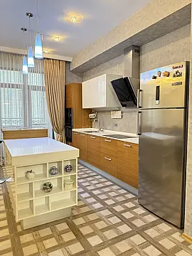 Kirayə verilir 3 otaqlı mənzil 135 m²