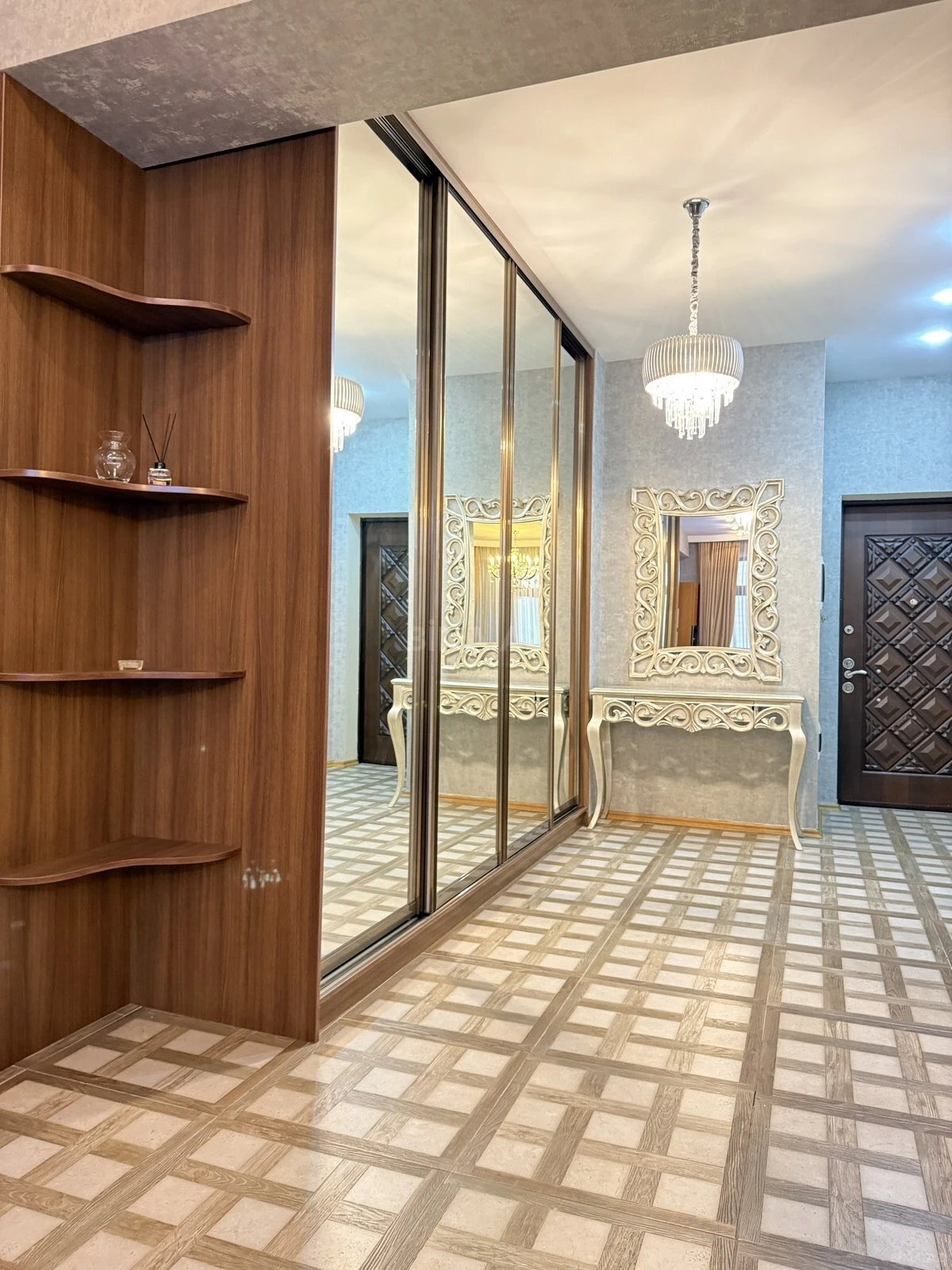 Kirayə verilir 3 otaqlı mənzil 135 m²