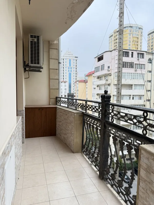 Kirayə verilir 3 otaqlı mənzil 135 m²