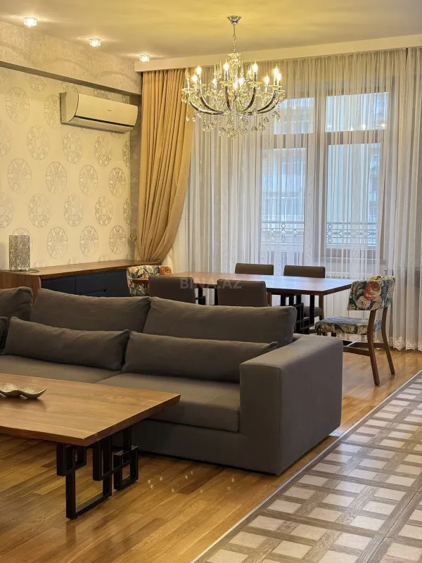 Kirayə verilir 3 otaqlı mənzil 135 m²