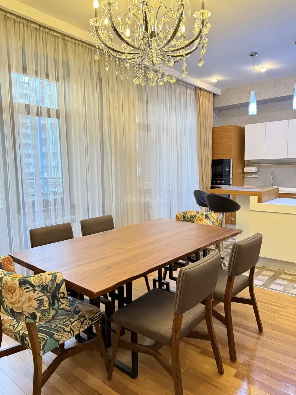 Kirayə verilir 3 otaqlı mənzil 135 m²