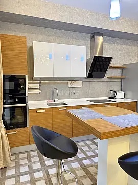 Kirayə verilir 3 otaqlı mənzil 135 m²