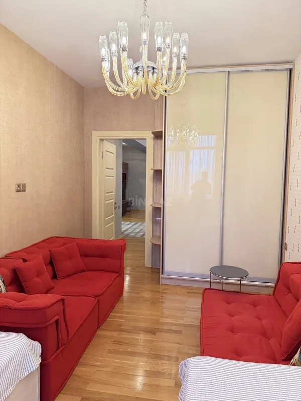 Kirayə verilir 3 otaqlı mənzil 135 m²