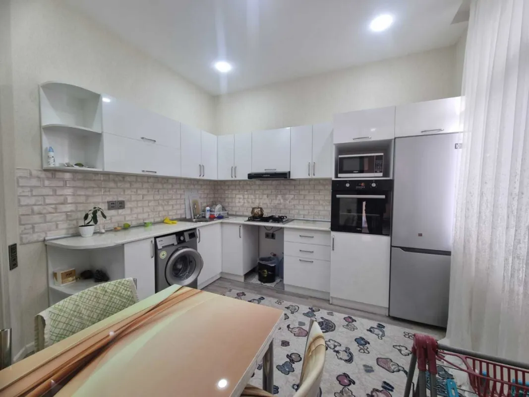 Kirayə verilir 2 otaqlı mənzil 70 m²