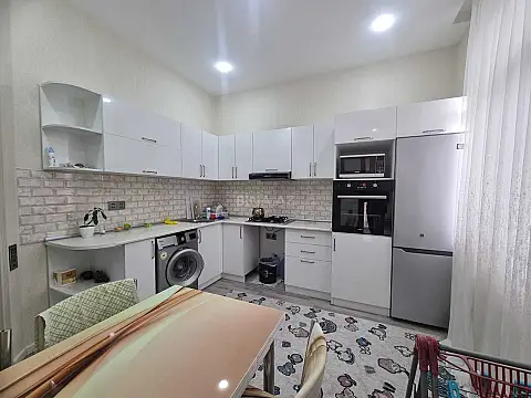 Kirayə verilir 2 otaqlı mənzil 70 m²