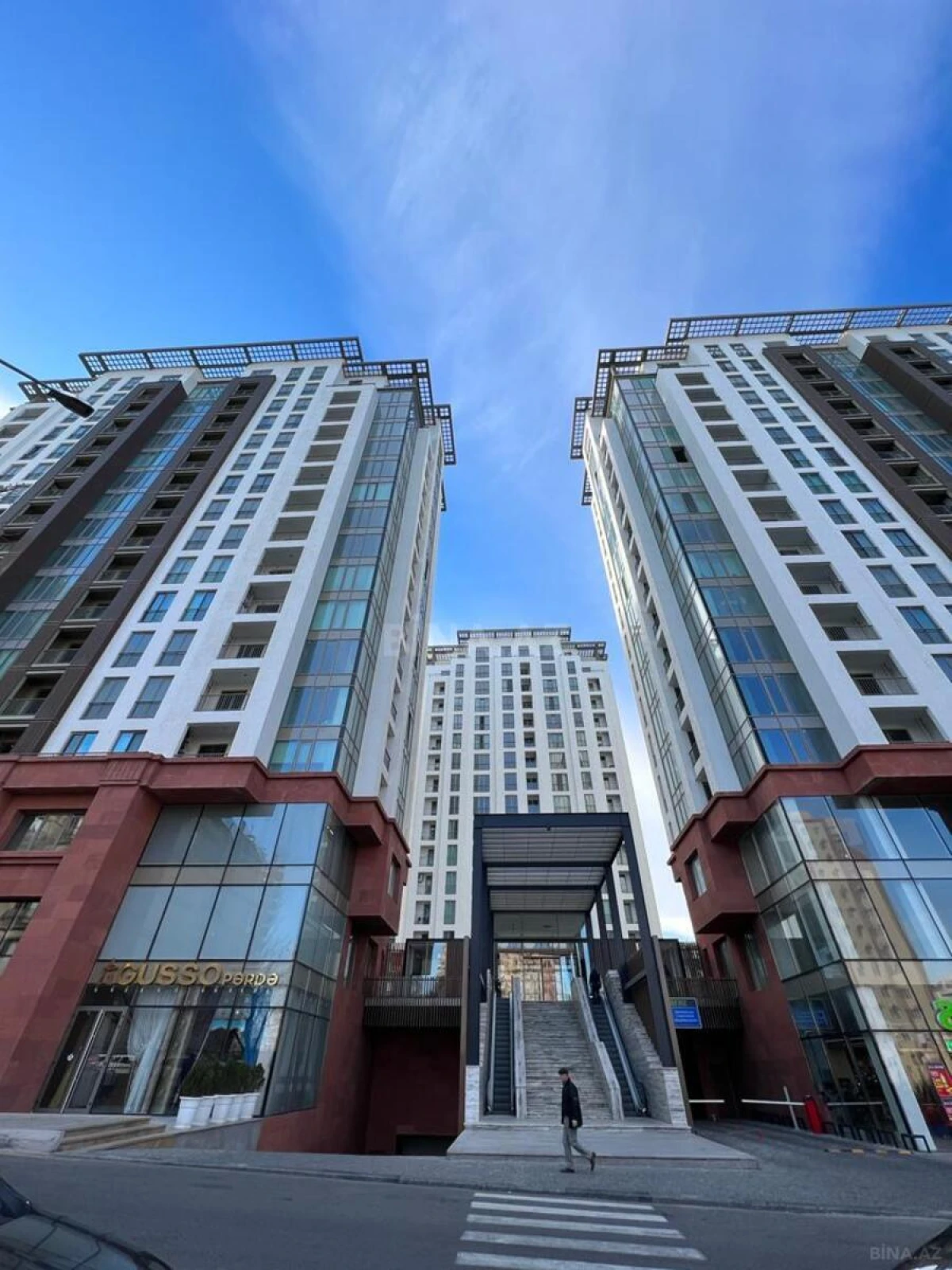 Satılır 4 otaqlı mənzil 100 m²