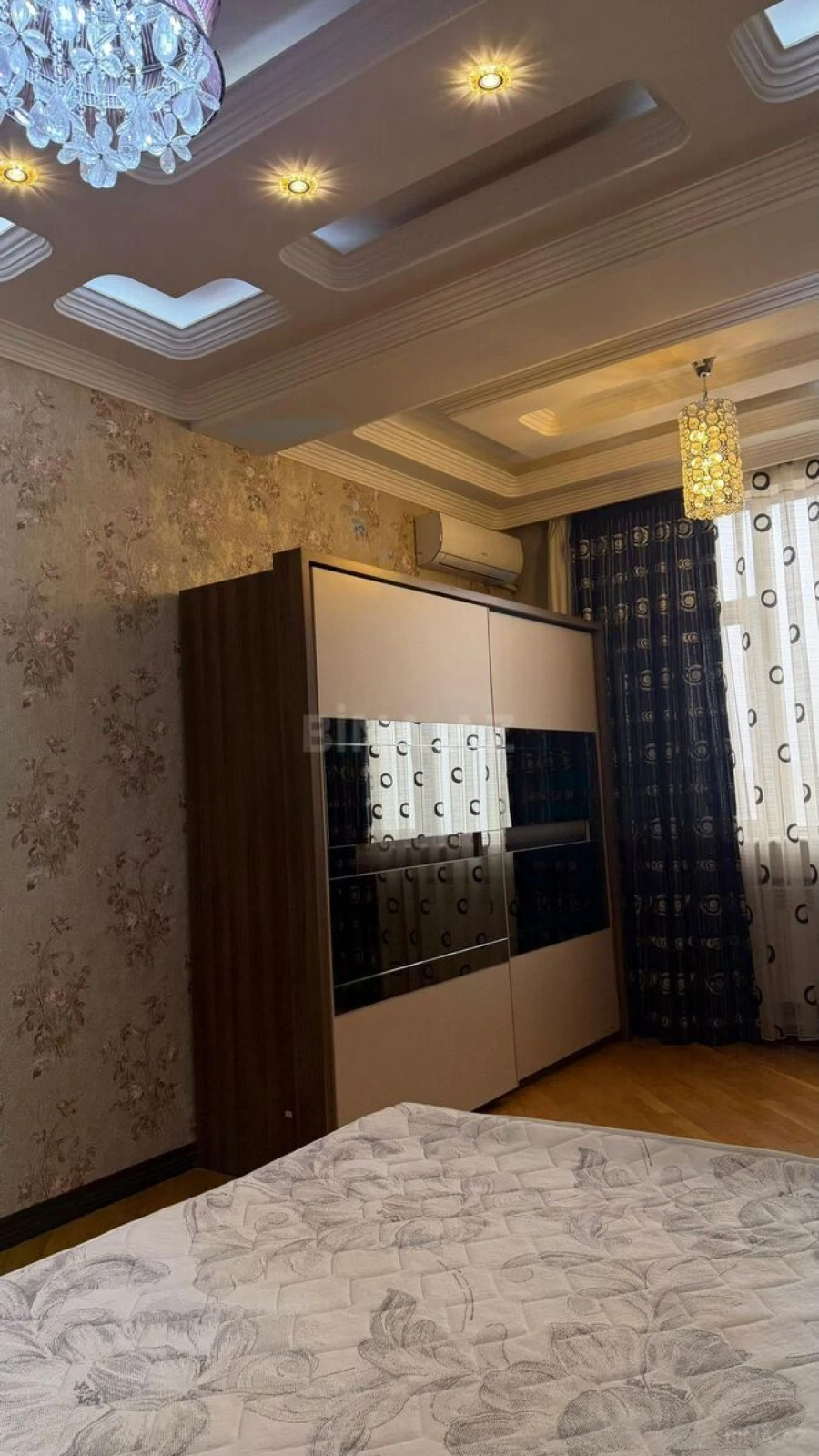 Kirayə verilir 2 otaqlı mənzil 120 m²
