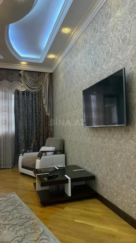 Kirayə verilir 2 otaqlı mənzil 120 m²