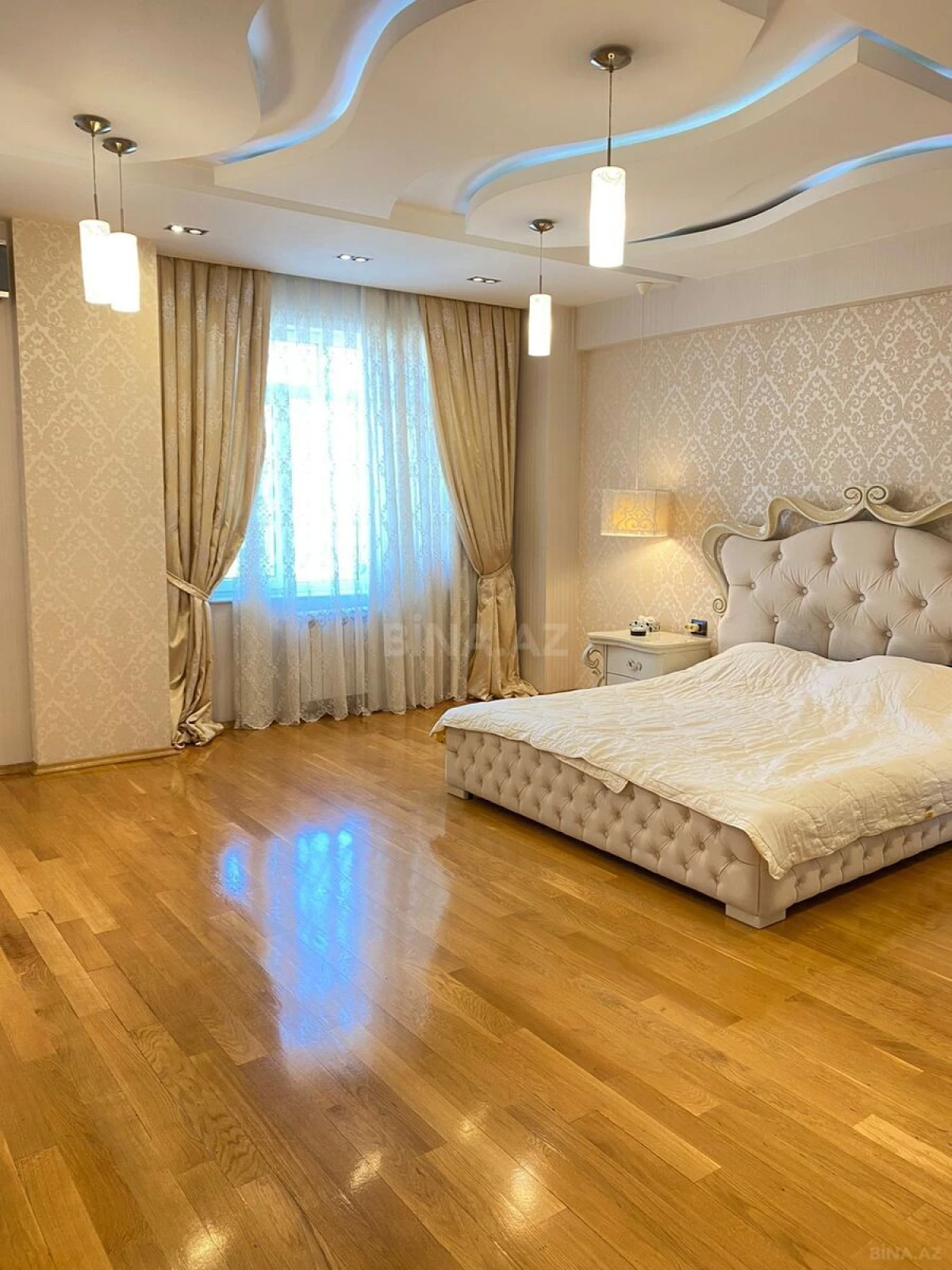 Kirayə verilir 3 otaqlı mənzil 180 m²