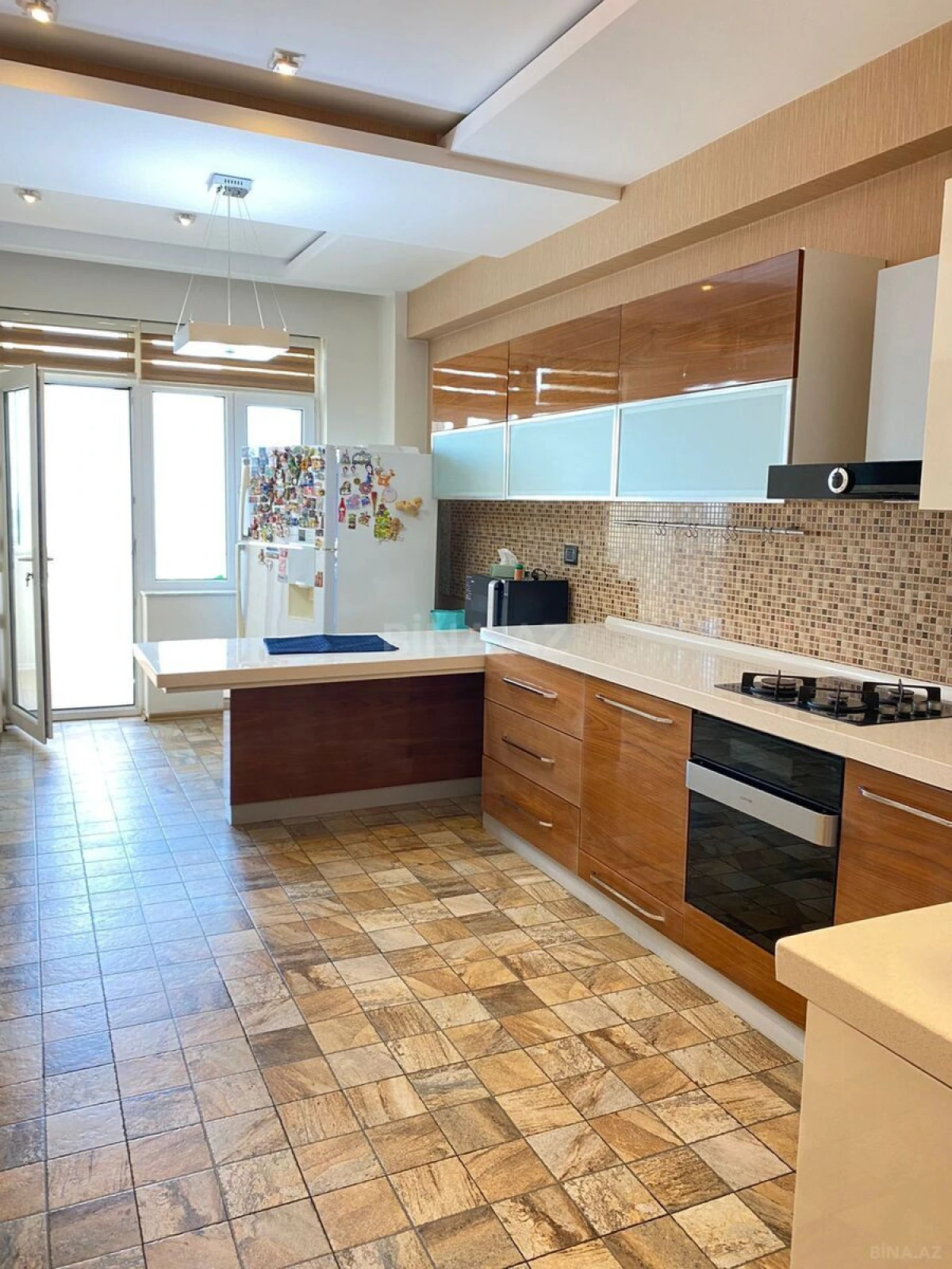 Kirayə verilir 3 otaqlı mənzil 180 m²