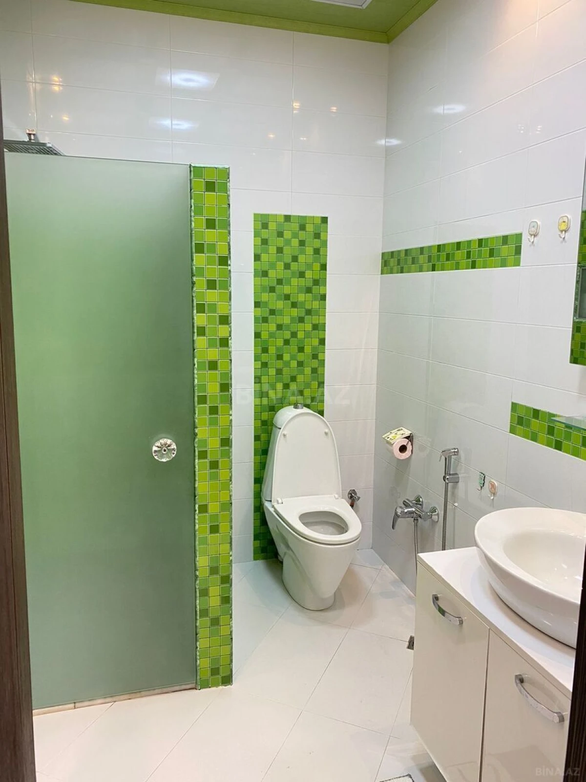 Kirayə verilir 3 otaqlı mənzil 180 m²