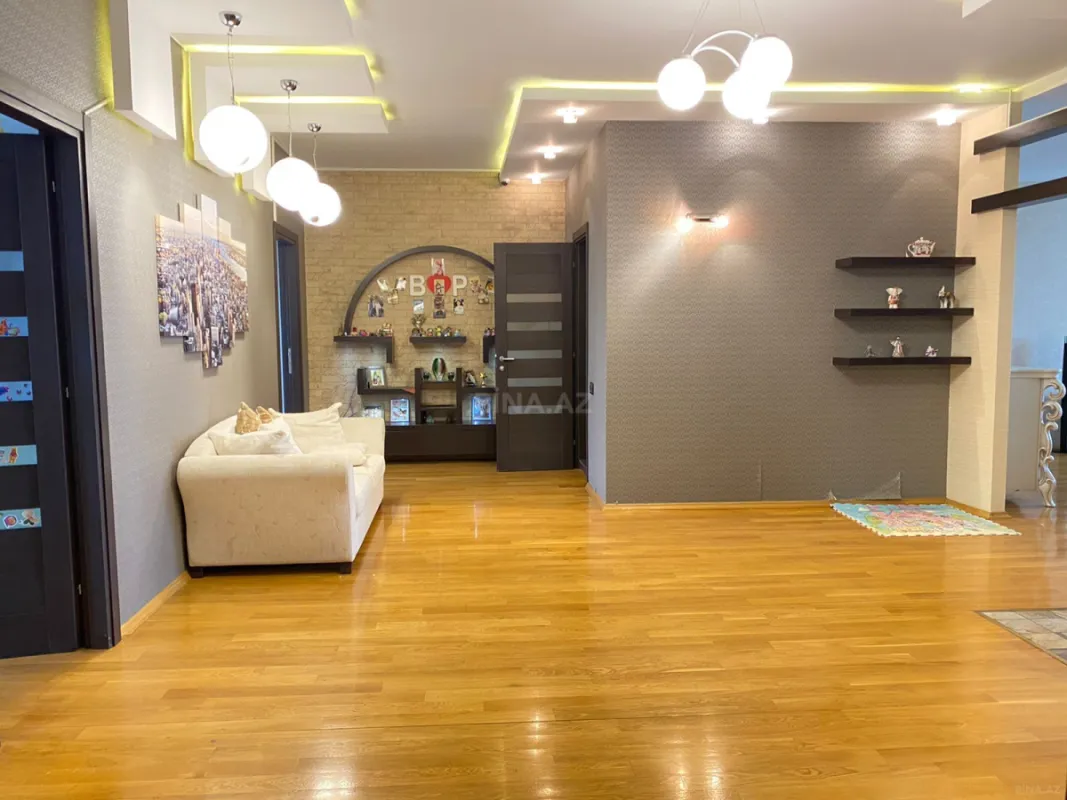 Kirayə verilir 3 otaqlı mənzil 180 m²