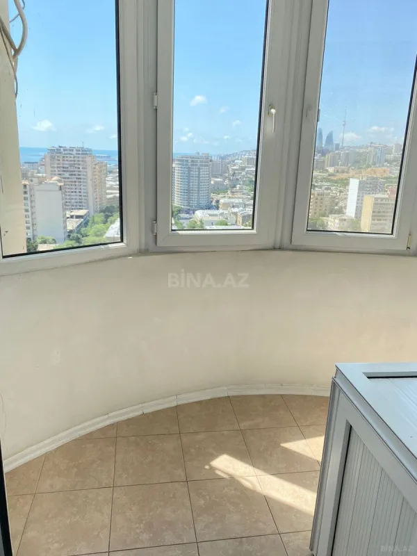 Kirayə verilir 3 otaqlı mənzil 180 m²