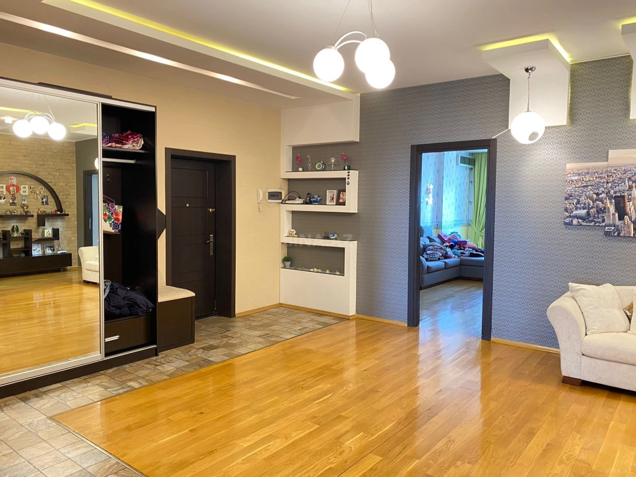 Kirayə verilir 3 otaqlı mənzil 180 m²