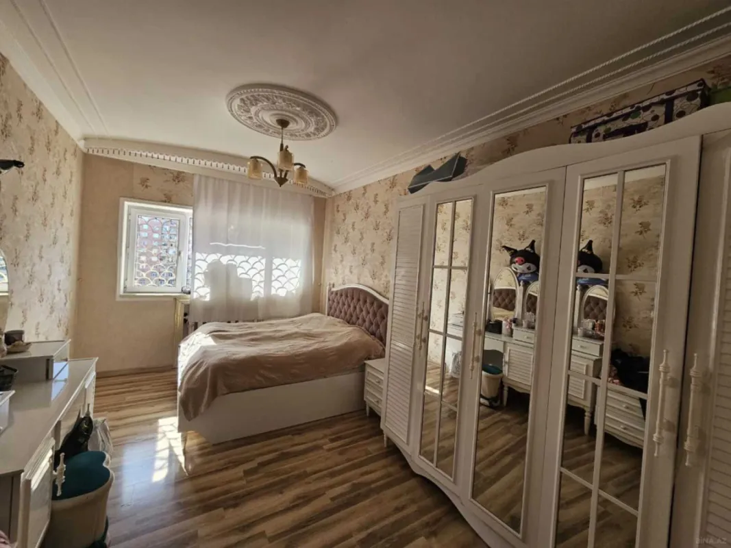 Satılır 4 otaqlı mənzil 125 m²