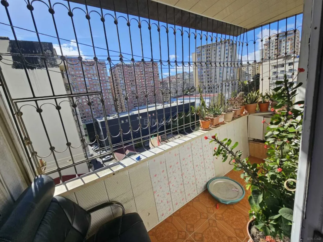 Satılır 4 otaqlı mənzil 125 m²