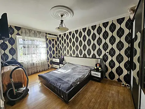Satılır 4 otaqlı mənzil 125 m²