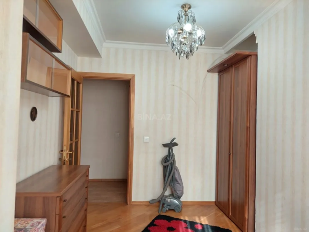 Kirayə verilir 4 otaqlı mənzil 150 m²