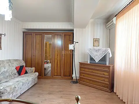 Kirayə verilir 4 otaqlı mənzil 150 m²