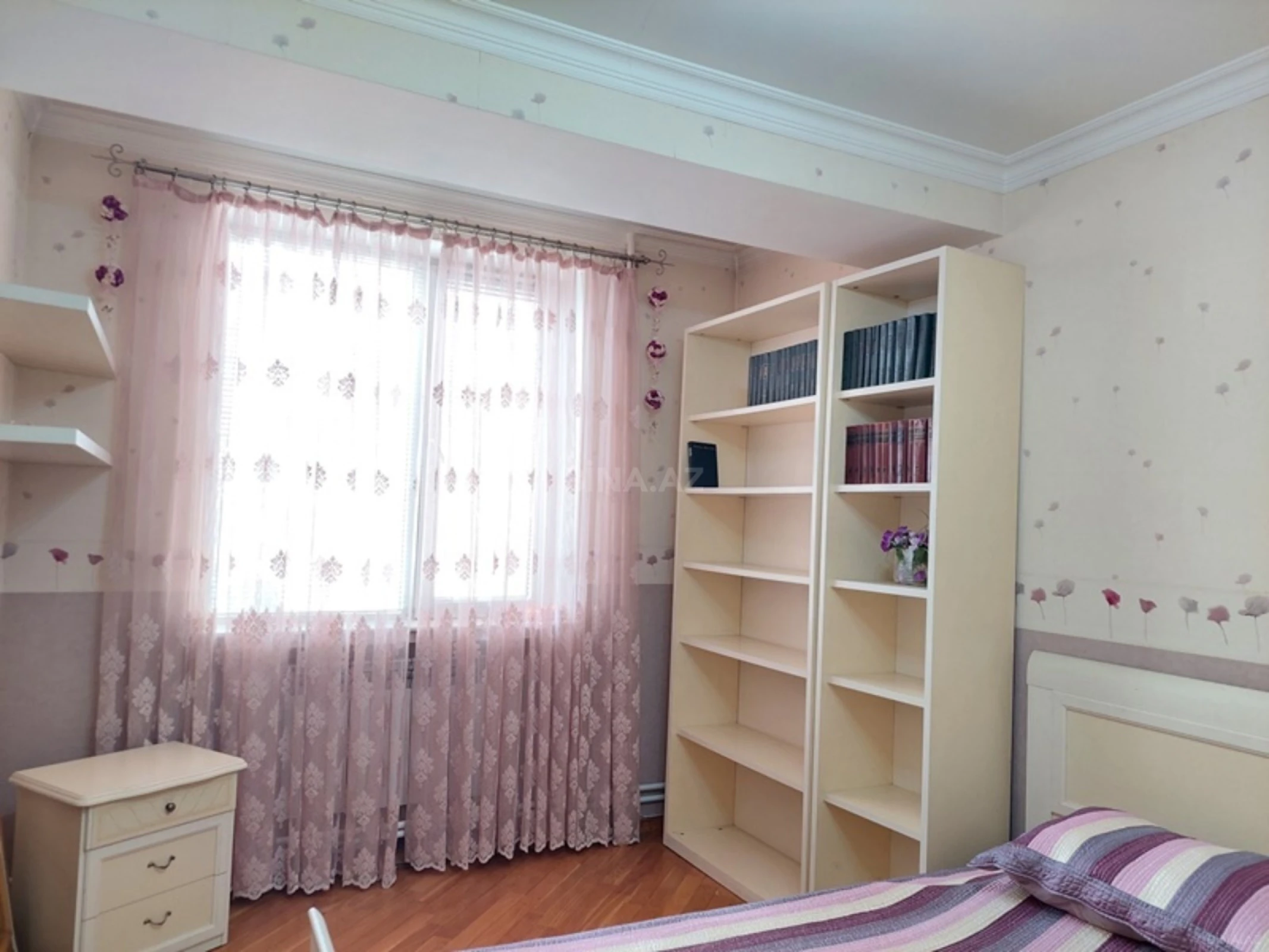 Kirayə verilir 4 otaqlı mənzil 150 m²