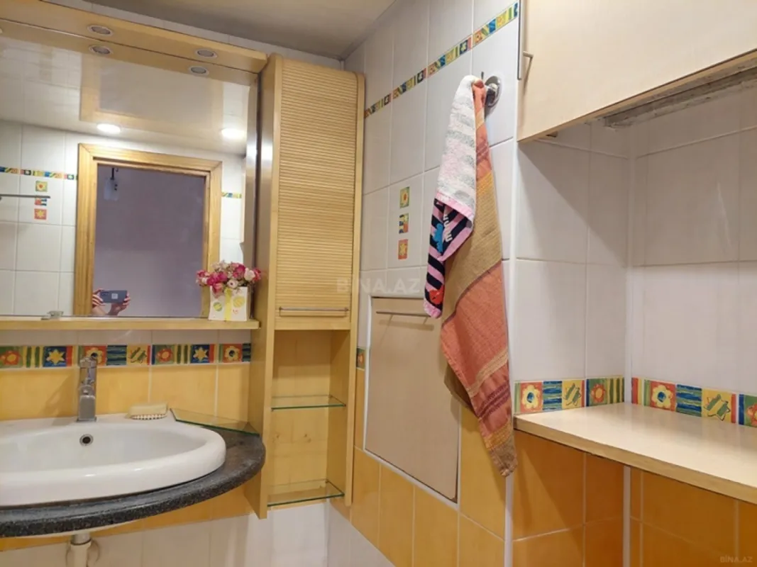 Kirayə verilir 4 otaqlı mənzil 150 m²