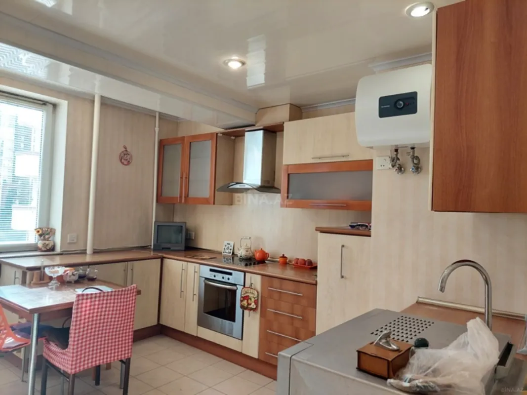 Kirayə verilir 4 otaqlı mənzil 150 m²