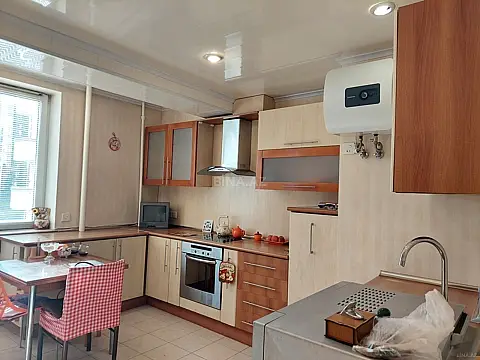 Kirayə verilir 4 otaqlı mənzil 150 m²