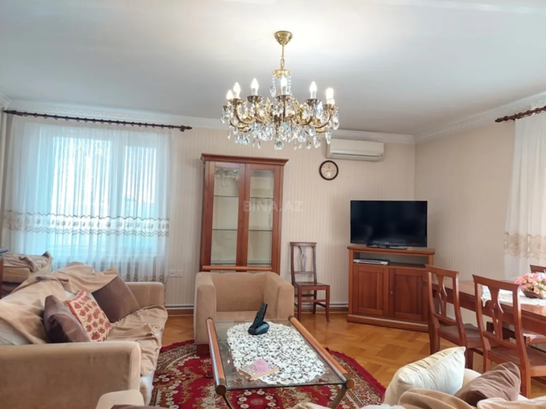 Kirayə verilir 4 otaqlı mənzil 150 m²