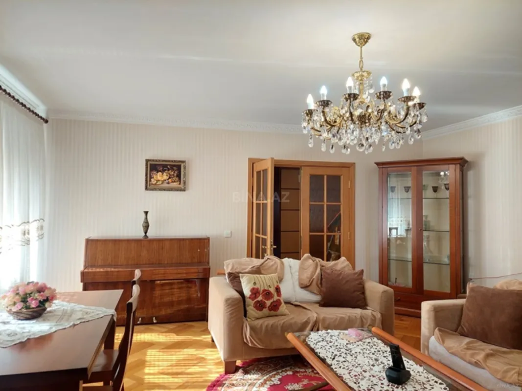 Kirayə verilir 4 otaqlı mənzil 150 m²