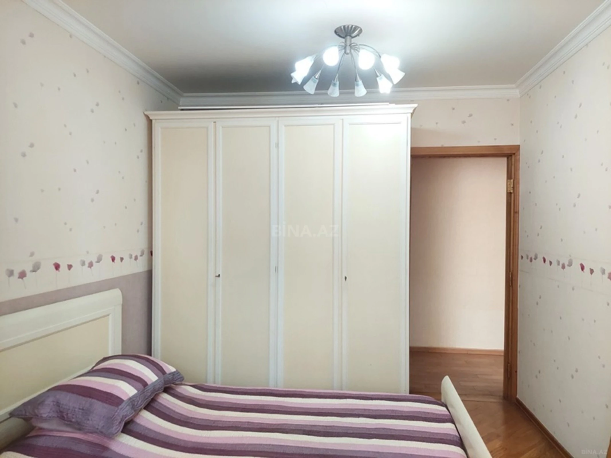 Kirayə verilir 4 otaqlı mənzil 150 m²