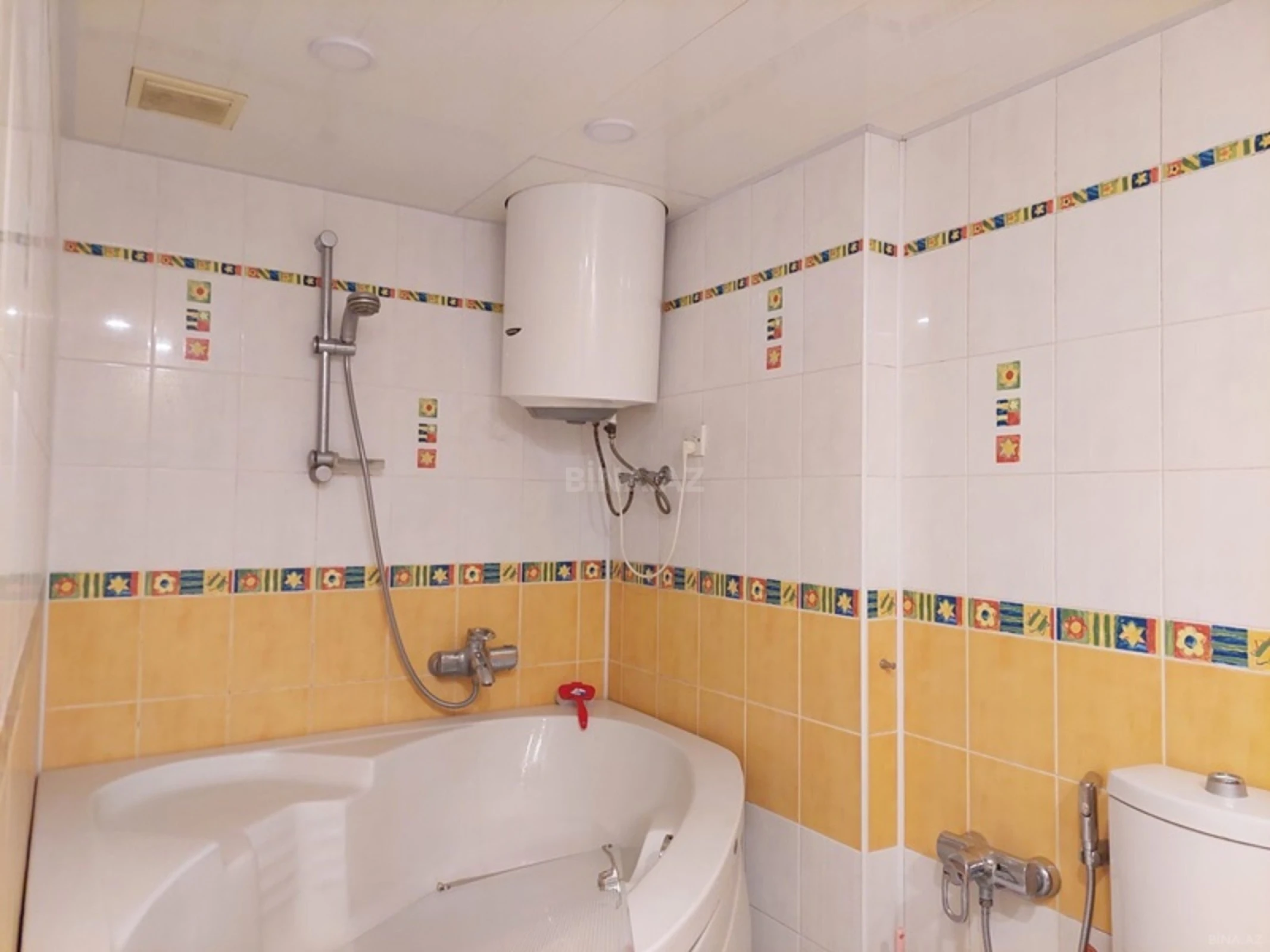 Kirayə verilir 4 otaqlı mənzil 150 m²