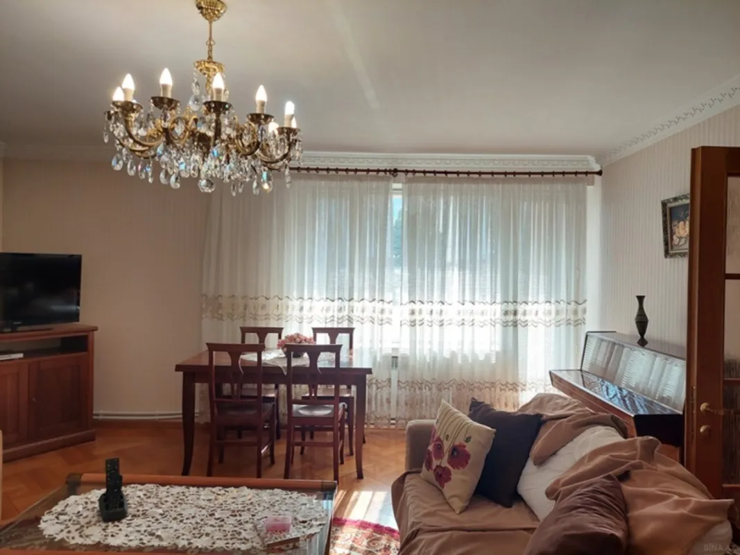 Kirayə verilir 4 otaqlı mənzil 150 m²